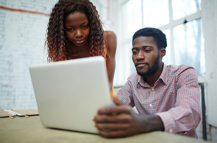 learning-finances-2021-09-24-03-28-44-utc.jpg Black couple looks at their fiances on a laptop