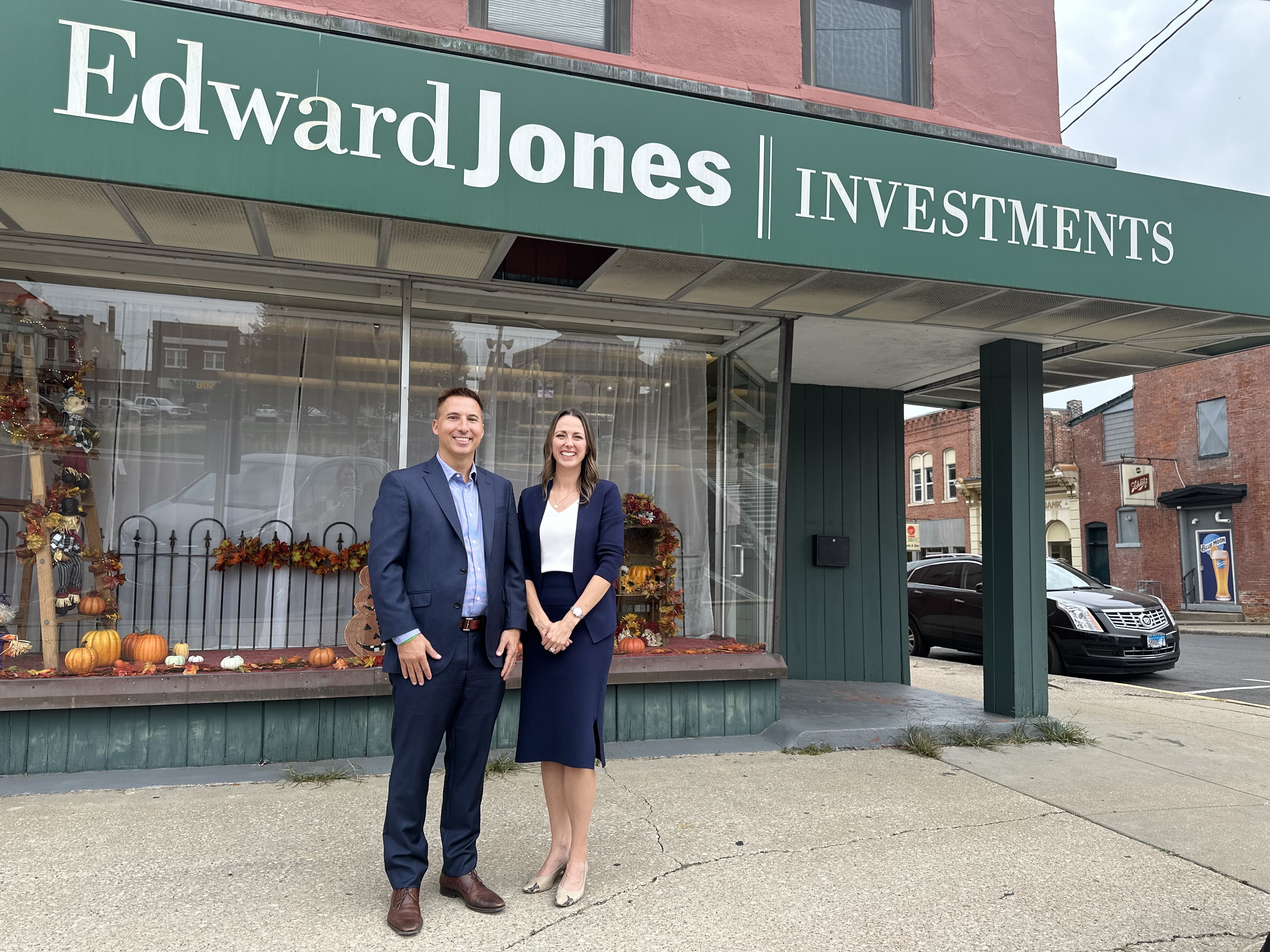 GSL in Carlinville Jason Hall stands in front of an Edward Jones office in Carlinville, IL